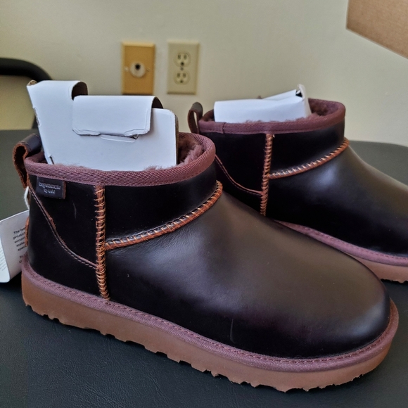 UGG Classic Ultra Mini Leather Regen Ankel Boots - Picture 11 of 16